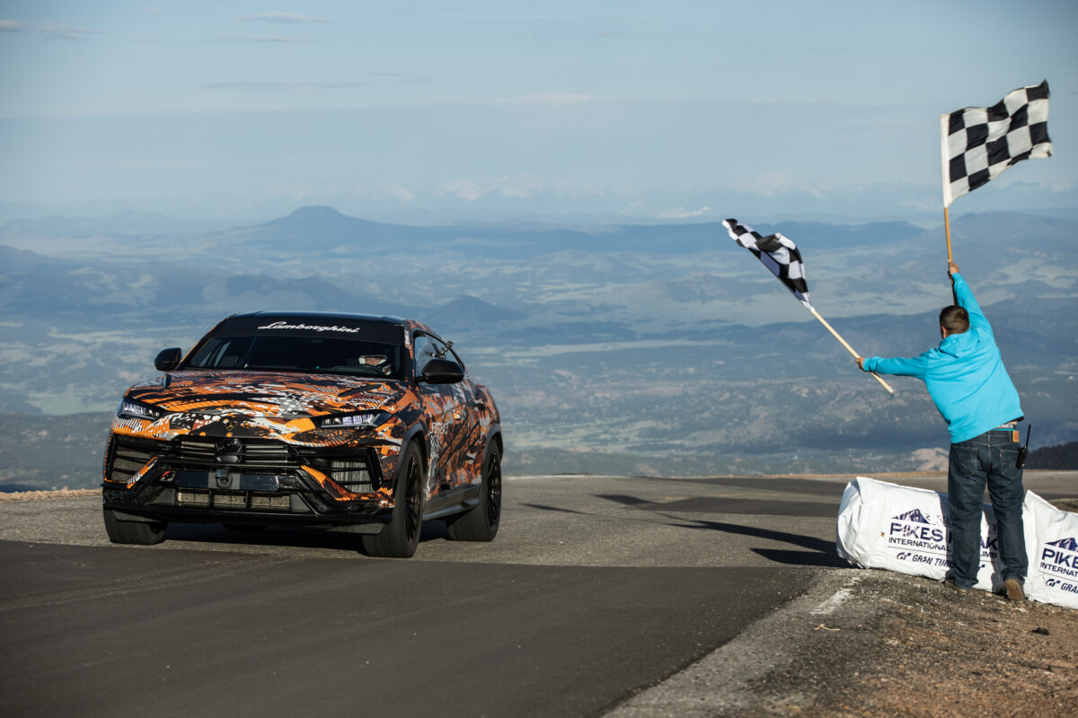 Lamborghini: record per SUV alla Pikes Peak con la nuova Urus
