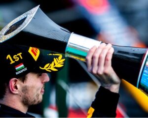 I piloti di F1 meritano veri trofei, non souvenir degli sponsor