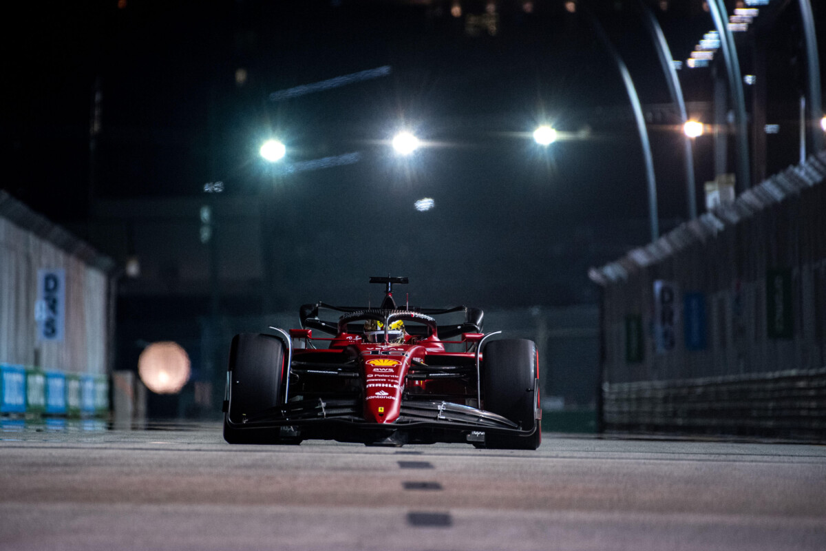 A Singapore pole di Leclerc, davanti a Perez e Hamilton