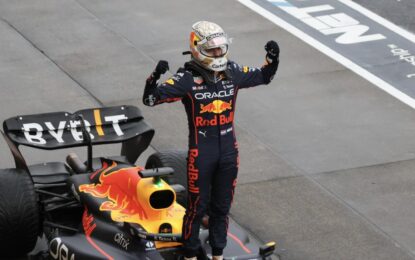 Verstappen vince in Giappone ed è campione