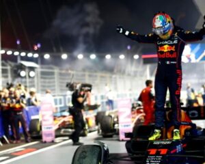 Perez vince il GP di Singapore davanti a Leclerc e Sainz. FIA permettendo